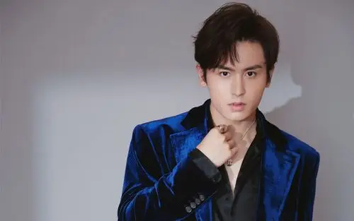 张哲瀚儒雅帅气写真图片桌面壁纸