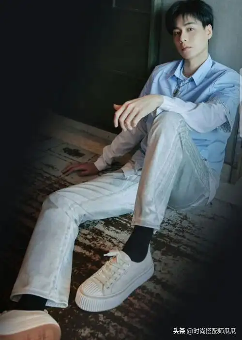 男人不管年纪多大千万别穿白裤子太油腻这样穿更有品位