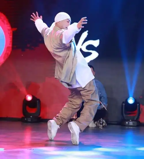 《街舞3》官宣最强地板舞大神,第一季被韩庚坑惨,千玺超羡慕!