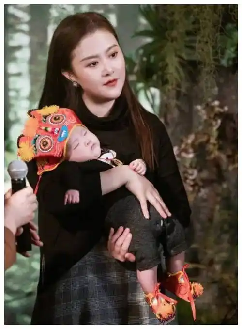 沈腾一家同框,王琦惊艳亮相,恩爱如初!_生活_家庭_感情