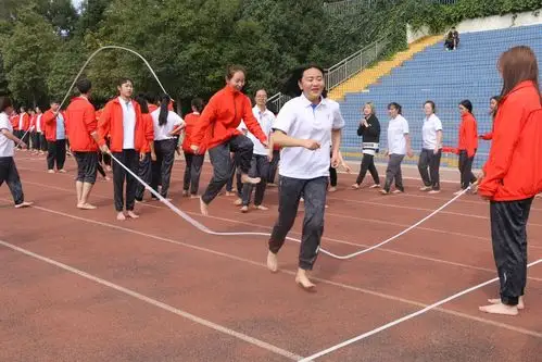 云南经济管理学院初冬里的赤足运动会