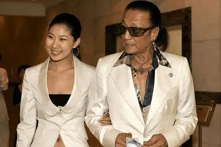 谢贤前女友coco:恋爱12年无果,只换来2000万赔偿,如今怎么样了_生活