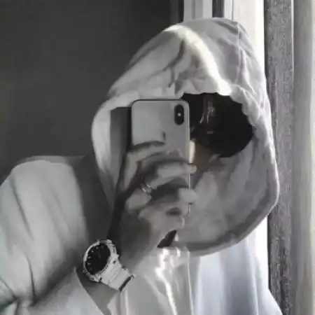 穿连帽卫衣的00后帅哥男生头像冷酷帅气