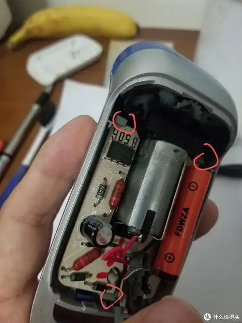 注意电池正负极