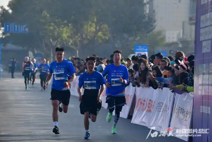 2023喀什马拉松鸣枪开跑万名跑友丈量魅力喀什