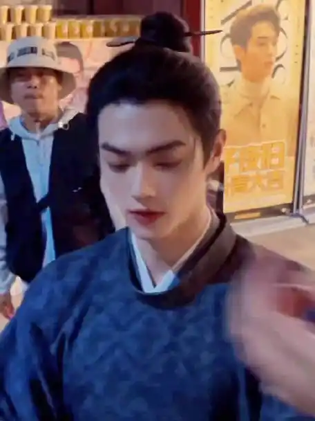 许凯子夜归杀青##许凯梅逐雨