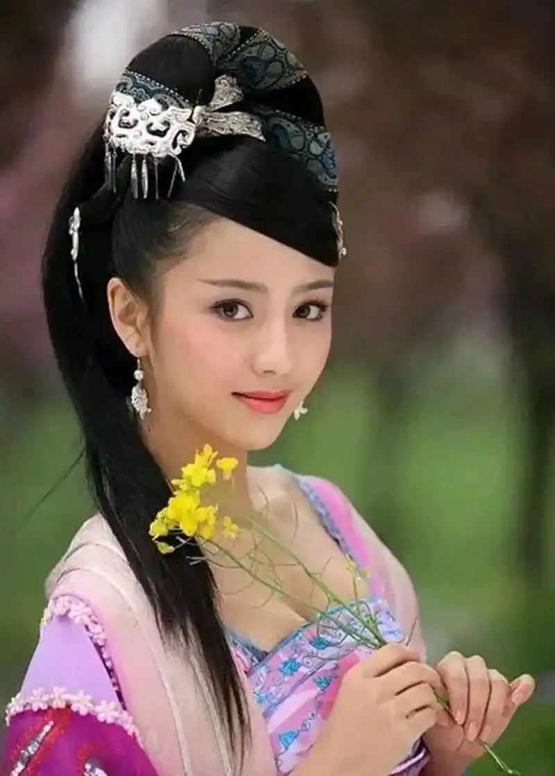 异国美女佟丽娅古装造型十分经典!