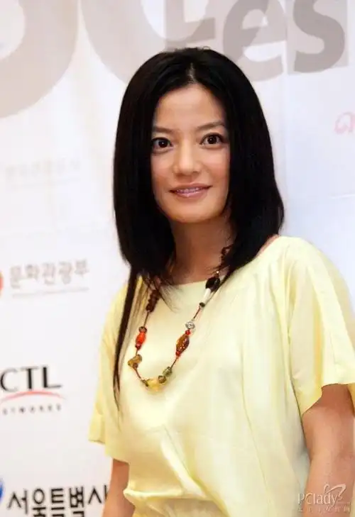 hold住发型 大饼脸依然漂亮的女星