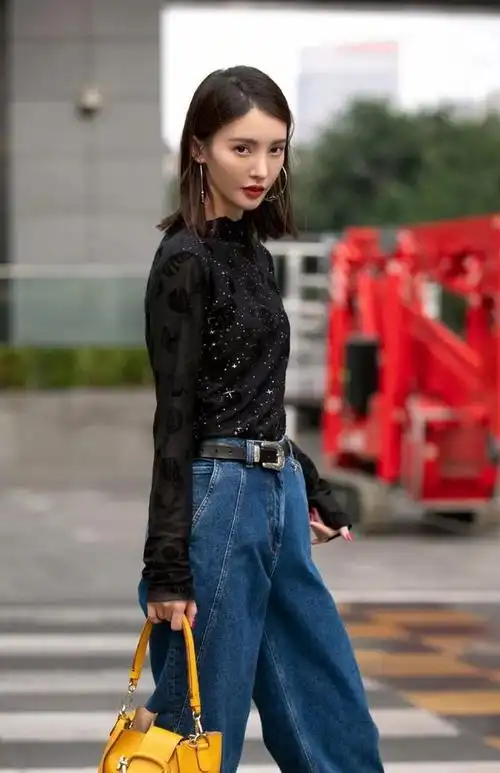 张萌看中金晨签约.可以说金晨凭浪姐走上星光大道.