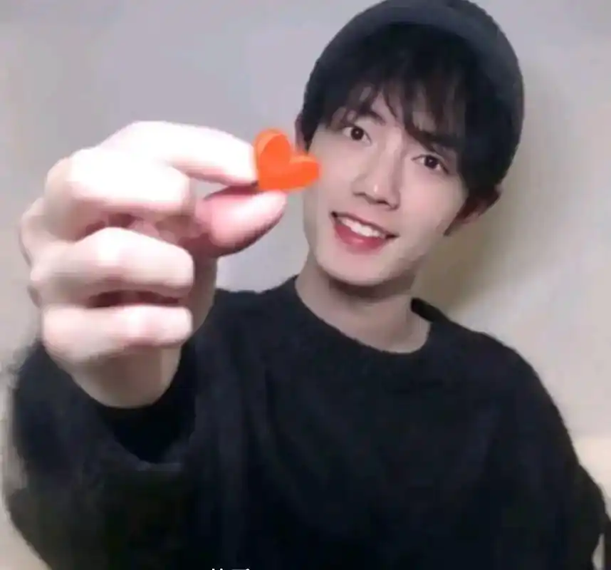 肖战 #肖战的小飞侠  比心 - 抖音