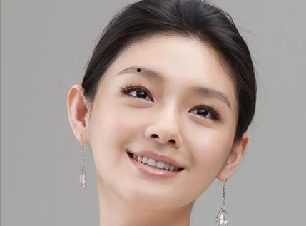 这些地方有痣的女人,天生富贵之命,容易嫁给有钱人