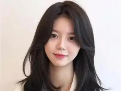 网红八字刘海配什么发型好看?