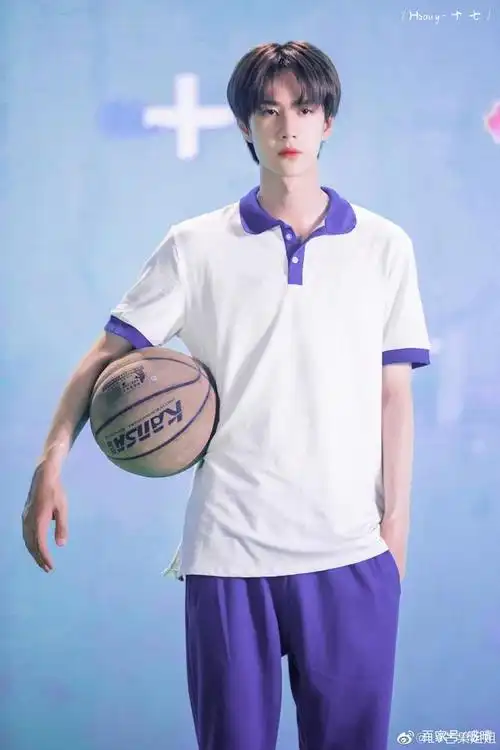 当王一博穿上校服时!这样的学长给我来一打