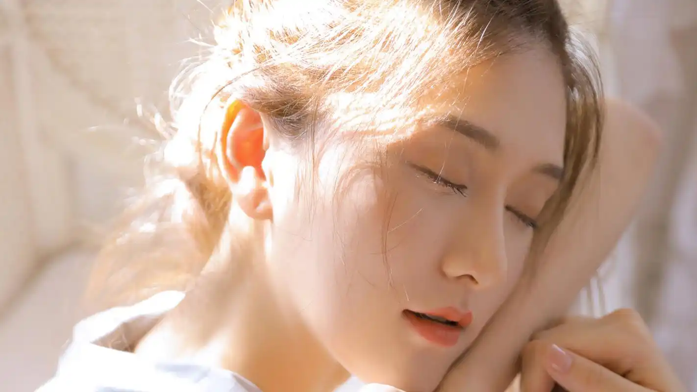 气质甜美女生性感图片桌面壁纸高清大图预览1920x1080_美女壁纸下载