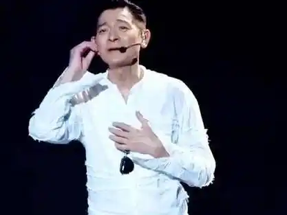 刘德华2024年7月5日的上海演唱会,现场演绎《17岁》,启封无数听众的