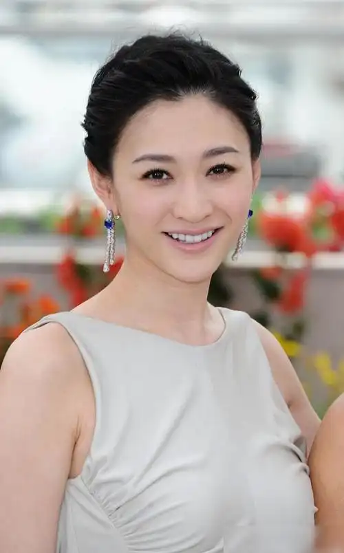 李小冉写真曝光44岁仍少女感不减她好迷人而且很励志