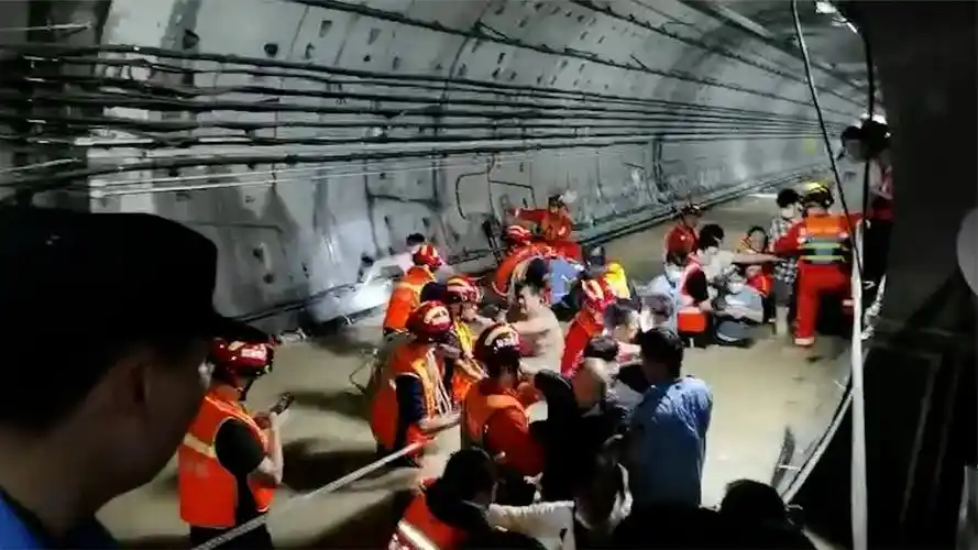 郑州暴雨致地铁中12人不幸遇难 郑州地铁公布事故原因