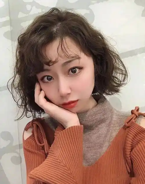 2022夏季"短发烫的好,年轻十八岁"_发型_中国_形象