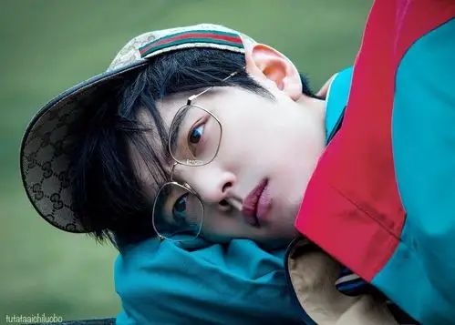 肖战 200117‖vogue vogue二月刊封面 cr:兔塔塔爱吃萝卜