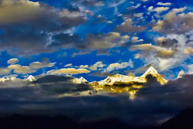 中国最美山峰南迦巴瓦峰