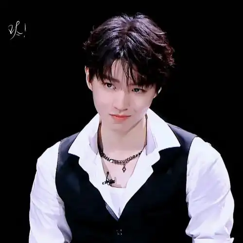 王俊凯王总这个坏笑太绝了