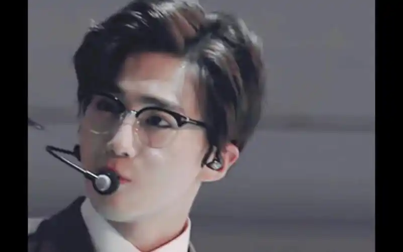 【exo】【金俊勉】戴眼镜双面面孔的小队,既是斯文败类又是小奶狗