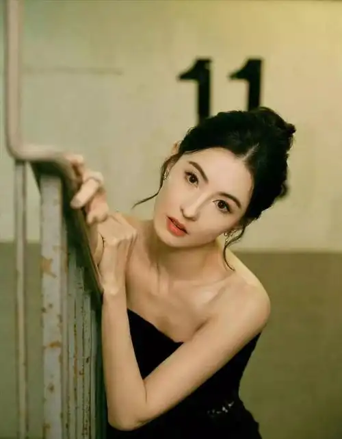 43岁张柏芝曲线优雅身姿曼妙逆长生还是那么漂亮迷人