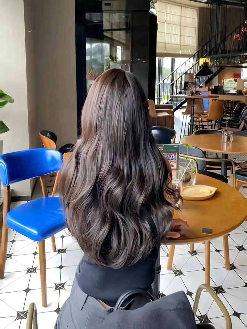 之前没染过这个发色,这回染了真的大爱呀,不漂不漂,真好看[色][色][色