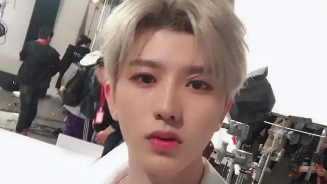 蔡徐坤逆袭,先去快乐大本营,后参加跑男,被爆和女友杨可伊一起?