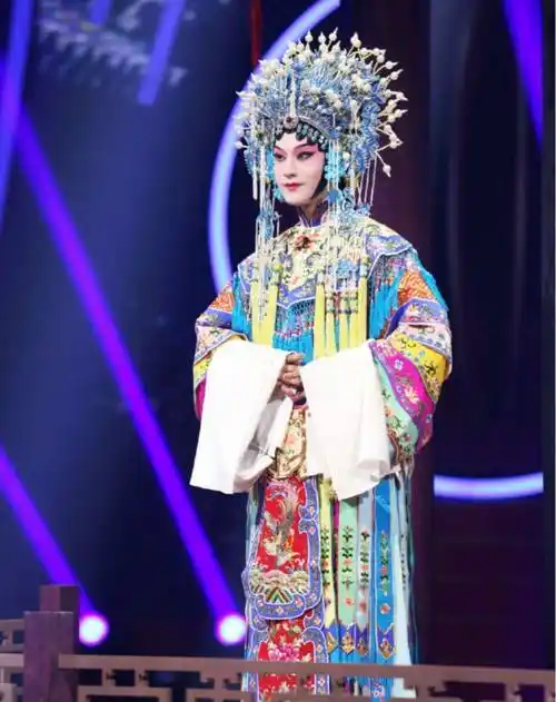 原创黄晓明首次尝试青衣扮相婀娜多姿胜似天仙比baby还要美三分