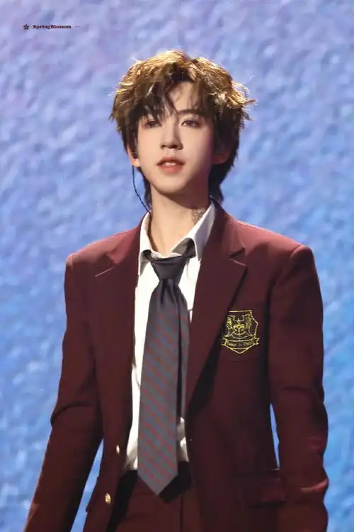 贺峻霖饭撒小天使##贺峻霖 梦蝶破笼##时代少年团叁重楼暨出道四周年