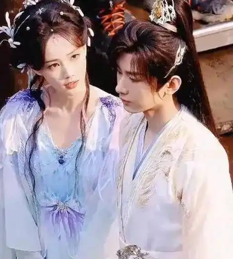 《狐妖小红娘王权篇》李一桐蓝衣和白鹿又撞型了,难