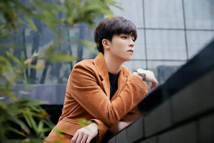 陈立农帅气西装写真,图库-回车桌面