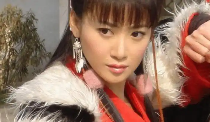 她从娱乐圈"宠儿"变"弃儿",如今沦为18线小演员,导演:她便宜好用