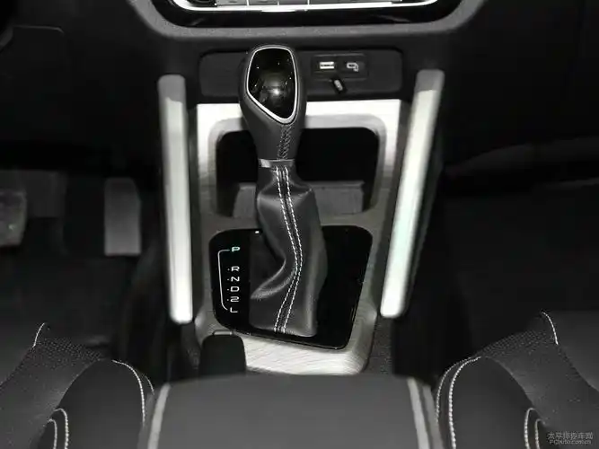 远景x3中控屏尺寸是8英寸,并标配了蓝牙/车载电话,carplay,carlife等