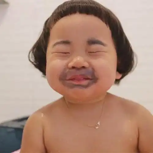 5岁小女孩活成"土味大妈"每一帧都是表情包!这神态是影后级别