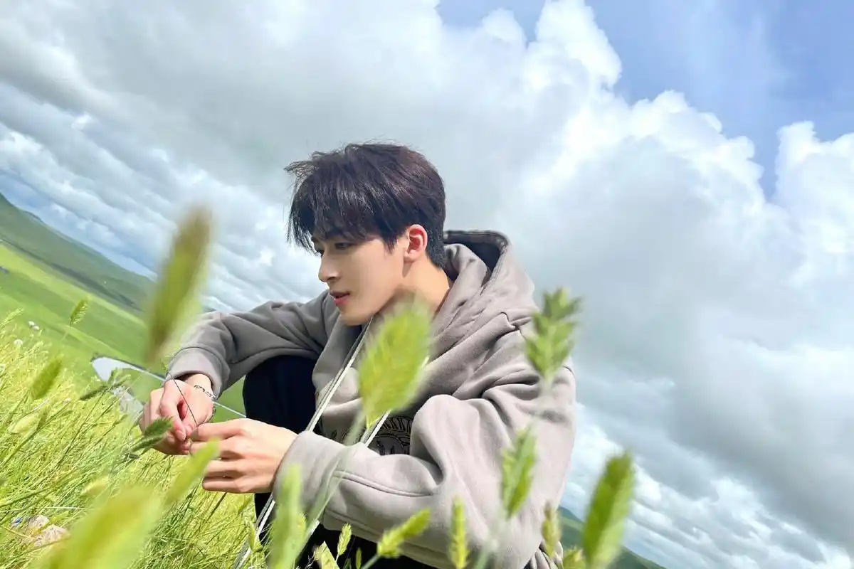 何洛洛可可爱爱 #盛夏星光