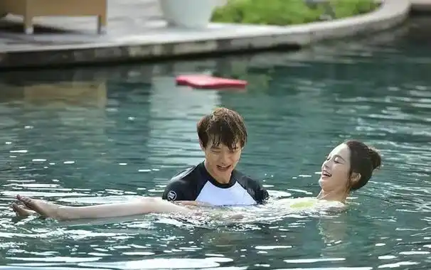 在这个以快节奏和现实主义为主导的时代,李沁和魏大勋给我们带来了一