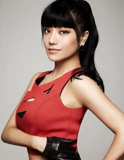 超级女声冠军江映蓉整容失败像怪兽全身只剩眼珠是自己的