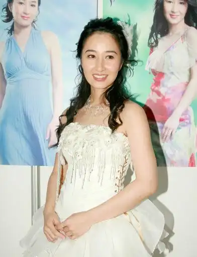 关咏荷写真照片 第16张图片