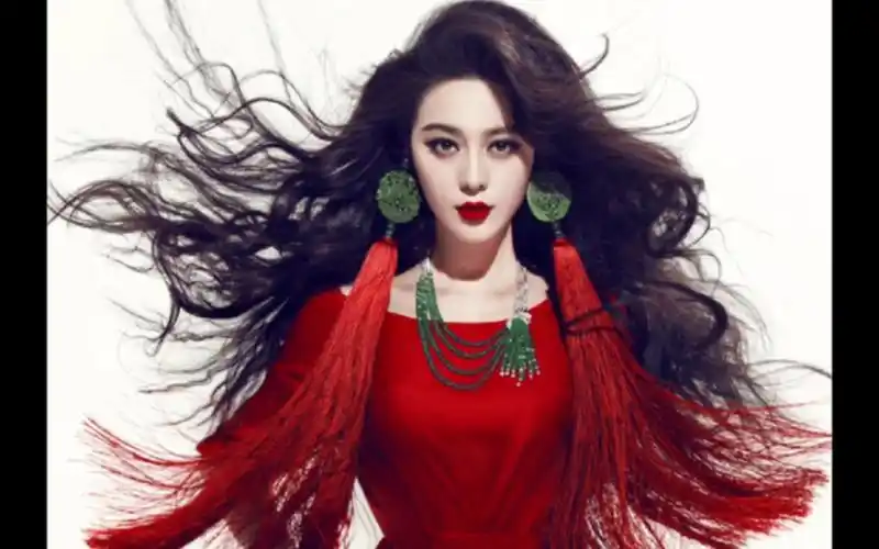 忆往昔——2012年范冰冰登法版《madame figaro》封面,杂志主题为"帝