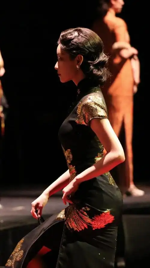 被穿旗袍的倪妮美晕