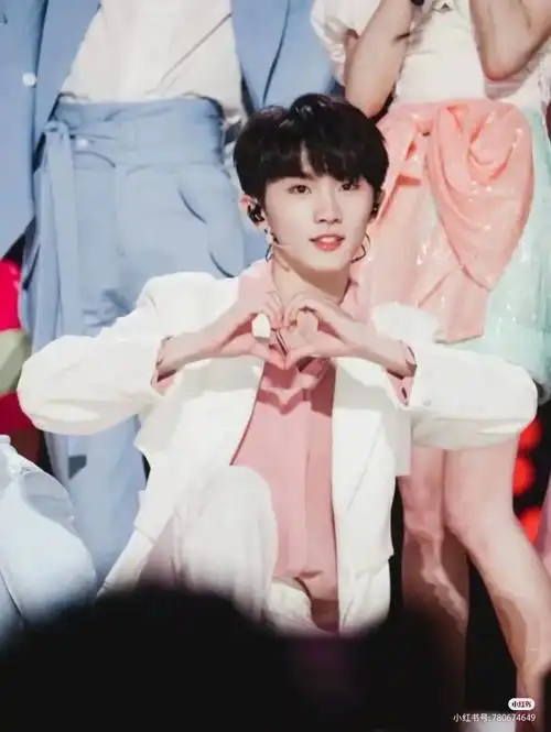 马嘉祺他说过他28岁时结婚,27岁订婚,25,26同居,24岁时遇见那个女孩.