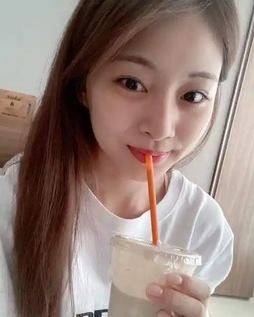 卸妆后更美10位韩国女星化妆前后素颜照盘点