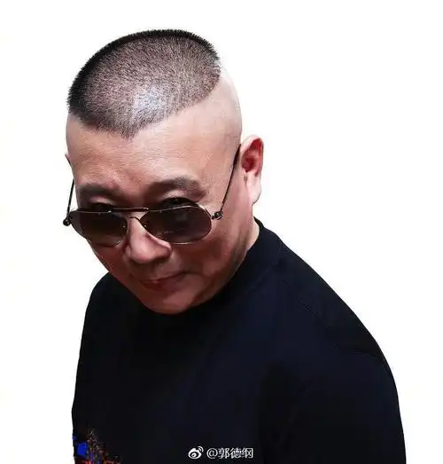 郭德纲终于晒小儿子了网友许久不见3岁长开了越来越像爸爸