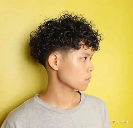 发型对颜值影响很大,特别是烫发,会让人看起来更为精致男生烫发种类都