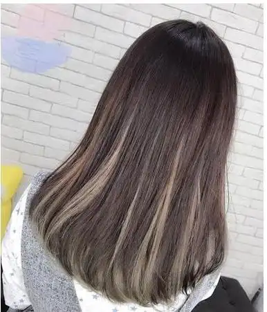 肤色暗黄的人都在靠化妆品救脸,染啥颜色的头发,也能衬肤色造吗_发型