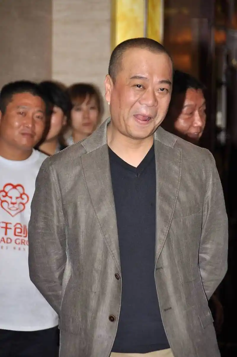 台湾演员李立群深夜在家里发视频向大陆网友求助,表示自己全部的积蓄