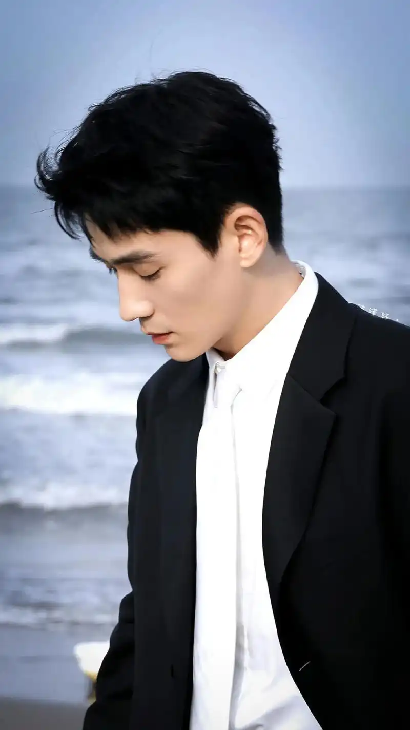 朱一龙 #西装杀 #霸总氛围感 #气场全开 #朱一龙绝美镜 - 抖音