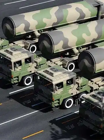 东风-31a型导弹 总重 42000kg 负载重量 1750kg 全长 13.0米 直径 2.